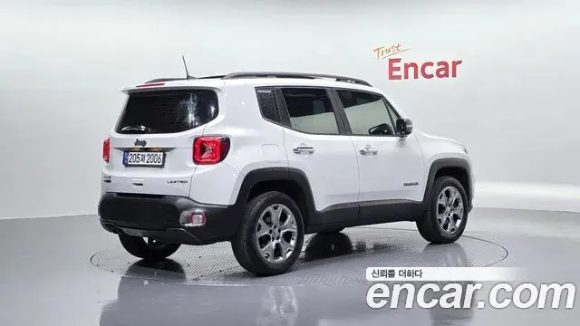 Jeep Renegade 2019 — Photo 26/35