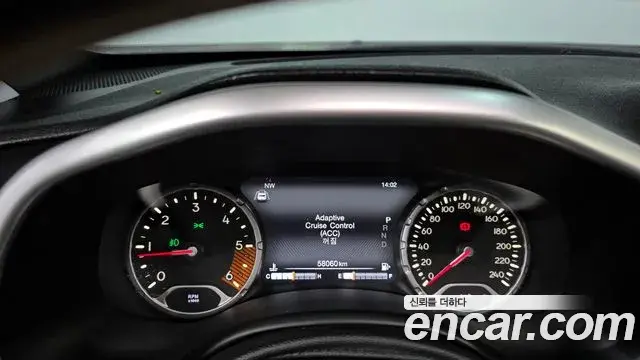 Jeep Renegade 2019 — Photo 12/35