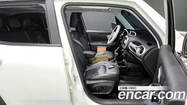 Jeep Renegade 2019 — Photo 25/35