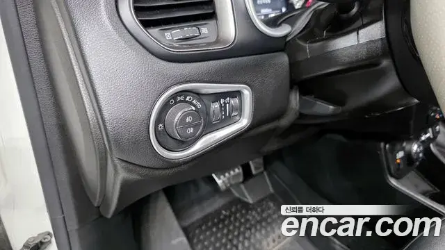 Jeep Renegade 2019 — Photo 34/35