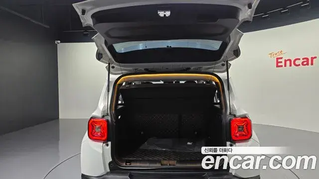 Jeep Renegade 2019 — Photo 13/35