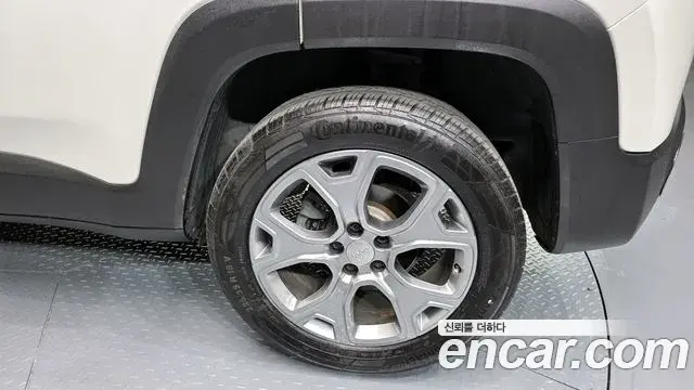 Jeep Renegade 2019 — Photo 32/35