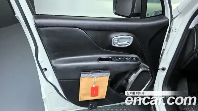 Jeep Renegade 2019 — Photo 21/35