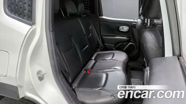 Jeep Renegade 2019 — Photo 1/35