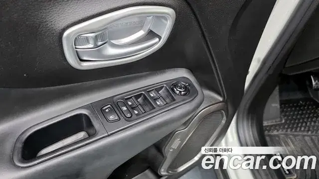 Jeep Renegade 2019 — Photo 20/35
