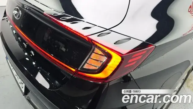 Hyundai Sonata Hybrid 2023 — Şəkil 26/30