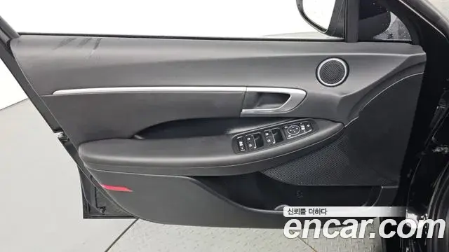 Hyundai Sonata Hybrid 2023 — Şəkil 22/30