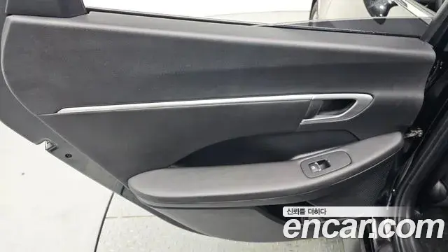 Hyundai Sonata Hybrid 2023 — Şəkil 27/30