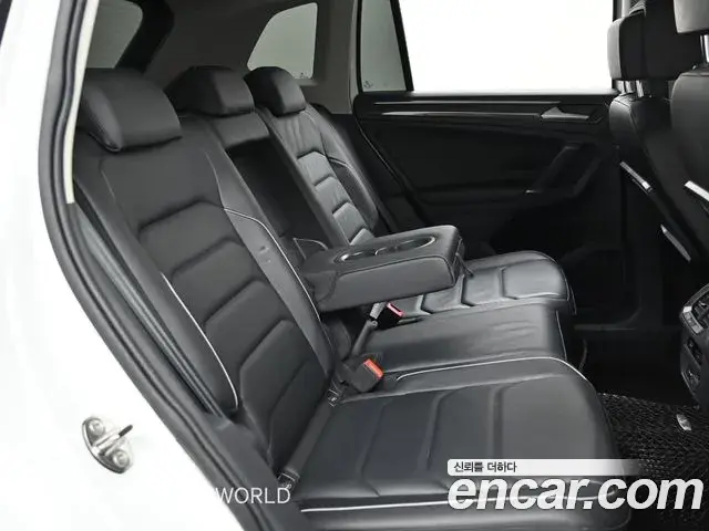 Volkswagen Tiguan 2018 — Şəkil 10/20