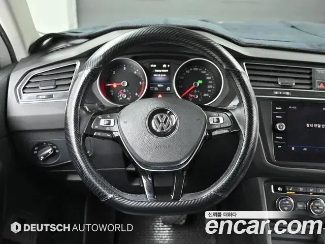 Volkswagen Tiguan 2018 — Şəkil 17/20