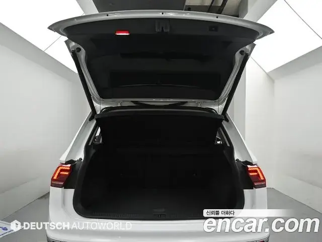 Volkswagen Tiguan 2018 — Şəkil 14/20