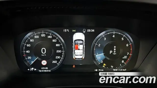 Volvo XC40 2019 — Photo 19/33
