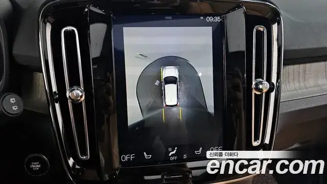 Volvo XC40 2019 — Photo 23/33
