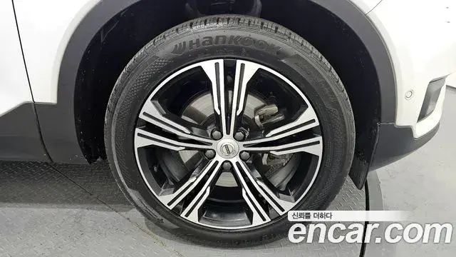 Volvo XC40 2019 — Photo 15/33