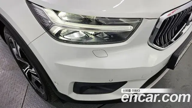 Volvo XC40 2019 — Photo 8/33