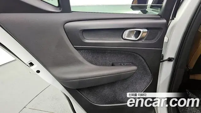 Volvo XC40 2019 — Photo 17/33