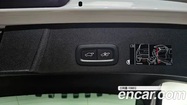 Volvo XC40 2019 — Photo 21/33