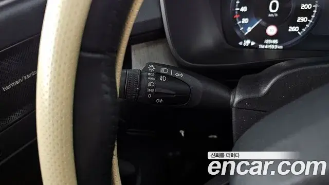 Volvo XC40 2019 — Photo 4/33