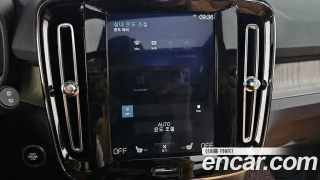 Volvo XC40 2019 — Photo 29/33