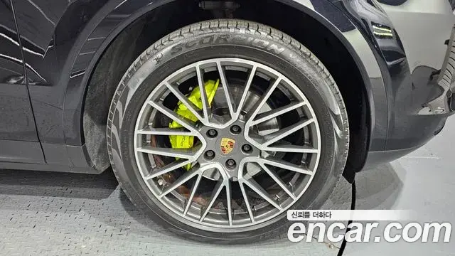 Porsche Cayenne 2021 — Şəkil 19/30