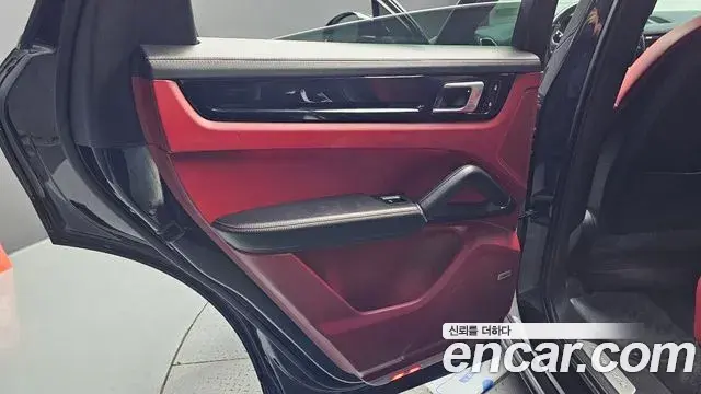 Porsche Cayenne 2021 — Şəkil 26/30