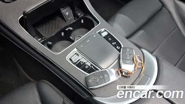 Mercedes-Benz GLC-Class 2021 — Şəkil 21/33