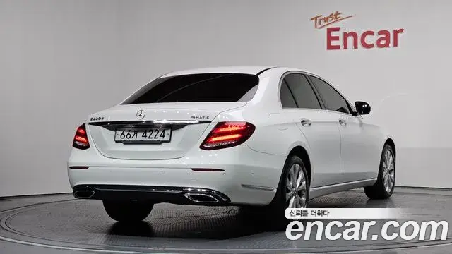 Mercedes-Benz E-Class 2018 — Фото 2/20