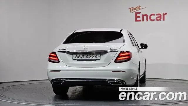 Mercedes-Benz E-Class 2018 — Фото 4/20