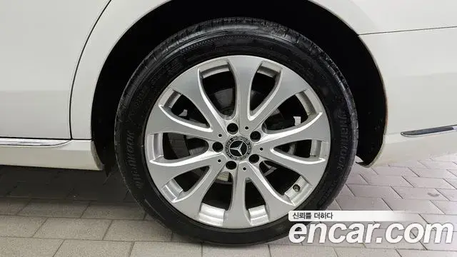 Mercedes-Benz E-Class 2018 — ფოტო 12/34