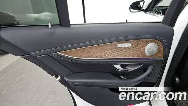 Mercedes-Benz E-Class 2018 — ფოტო 1/34