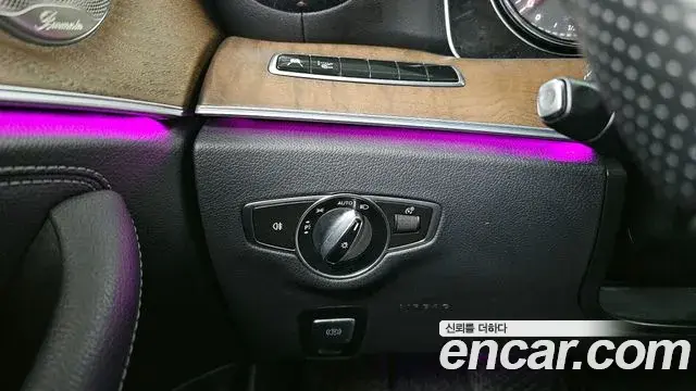 Mercedes-Benz E-Class 2018 — Şəkil 7/34