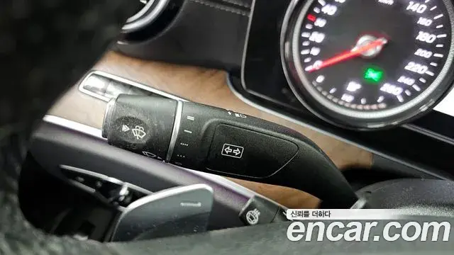 Mercedes-Benz E-Class 2018 — ფოტო 11/34