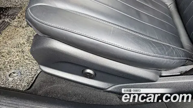 Mercedes-Benz E-Class 2018 — ფოტო 19/34
