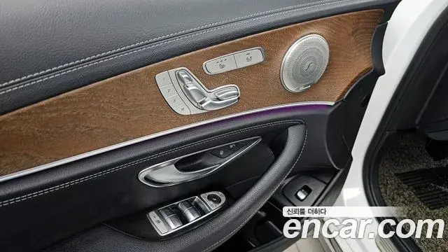 Mercedes-Benz E-Class 2018 — Şəkil 8/34