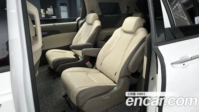 Kia Carnival 2023 — Фото 12/20