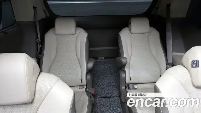 Kia Carnival 2023 — Фото 13/20