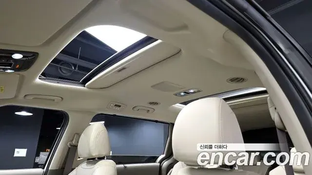 Kia Carnival 2023 — Фото 17/20