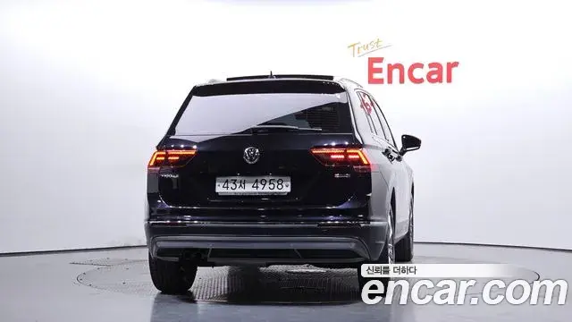 Volkswagen Tiguan 2018 — Şəkil 15/20