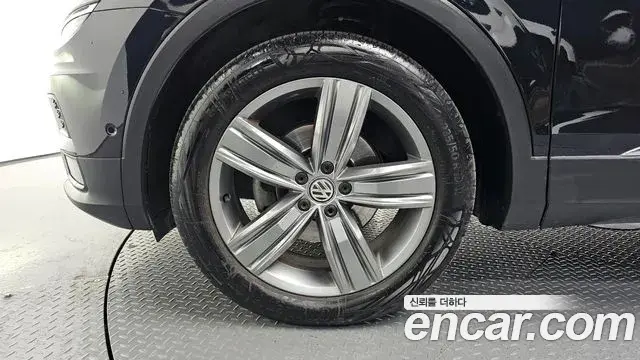 Volkswagen Tiguan 2018 — Şəkil 1/20