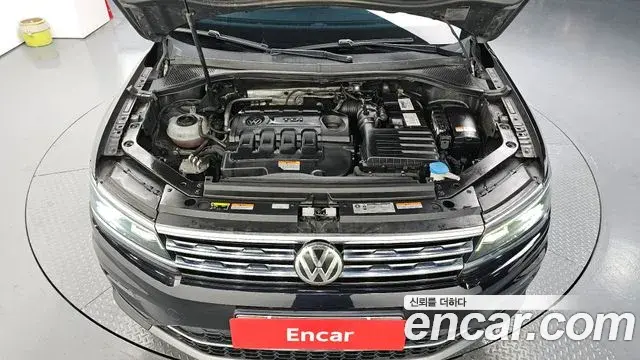 Volkswagen Tiguan 2018 — Şəkil 17/20