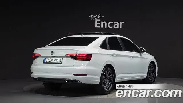 Volkswagen Jetta 2021 — Photo 3/33