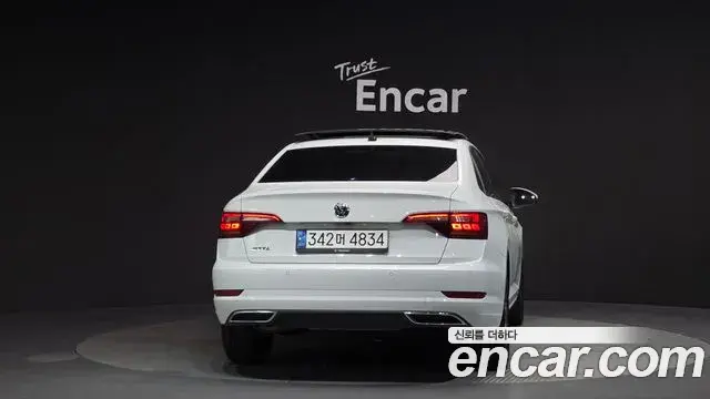 Volkswagen Jetta 2021 — Photo 30/33