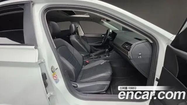 Volkswagen Jetta 2021 — Photo 7/33