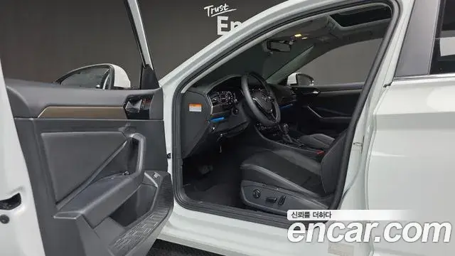 Volkswagen Jetta 2021 — Photo 28/33