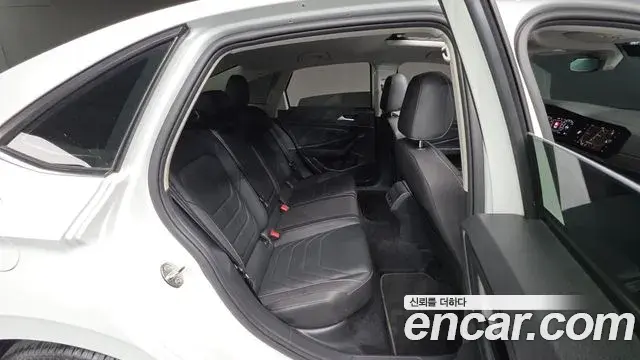 Volkswagen Jetta 2021 — Photo 17/33