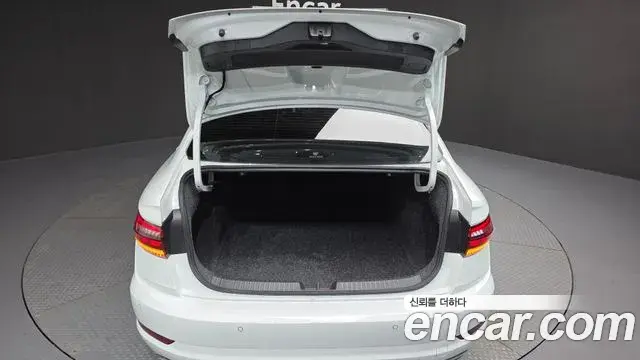 Volkswagen Jetta 2021 — Photo 14/33