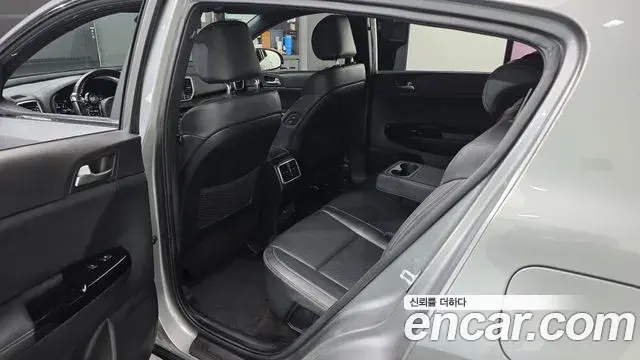 Kia Sportage The Bold 2018 — ფოტო 8/33