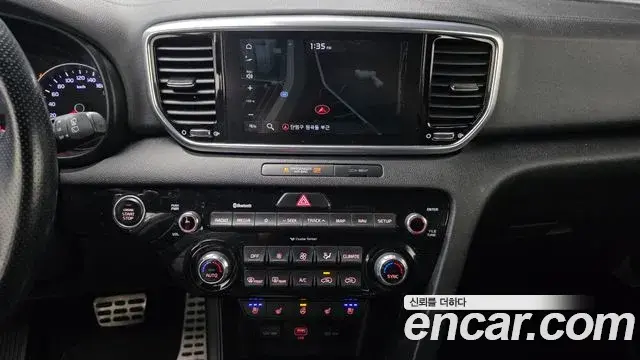 Kia Sportage The Bold 2018 — ფოტო 13/33