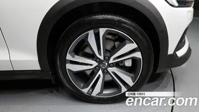 Volvo V60 Cross Country 2020 — Şəkil 18/35