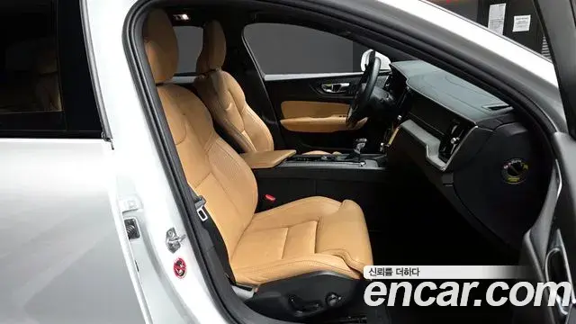 Volvo V60 Cross Country 2020 — Şəkil 25/35